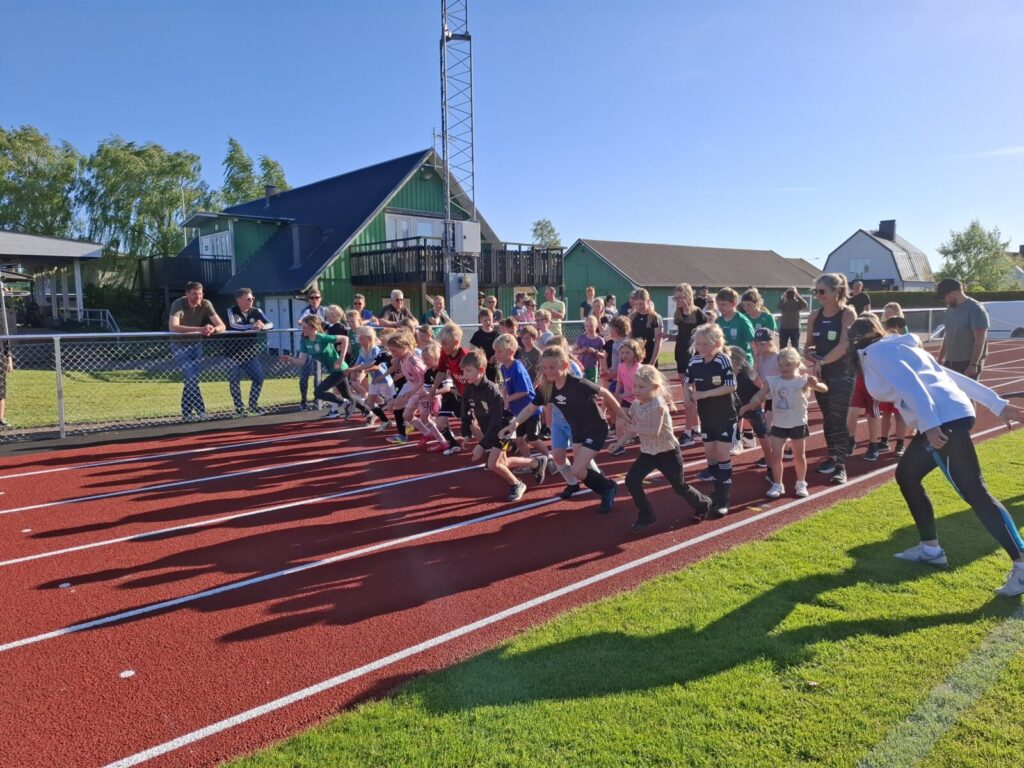 Invigning av allvädersbanorna på Åhus IP 1 - Åhus Friidrottsklubb 20250520 181001 - Åhus Friidrott