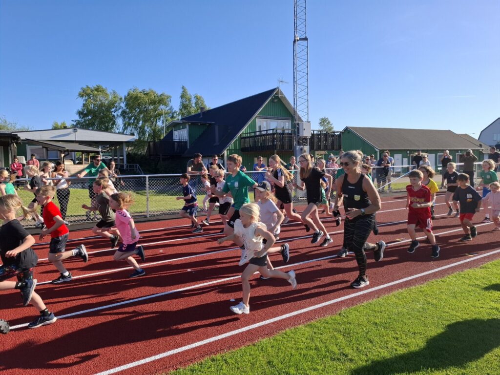 Invigning av allvädersbanorna på Åhus IP 2 - Åhus Friidrottsklubb 20250520 181003 - Åhus Friidrott