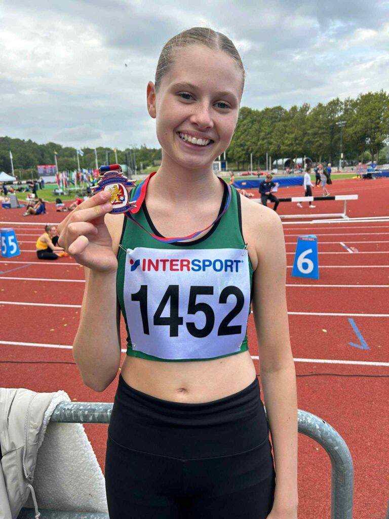 2x silver till Elvira på VU-spelen! 6 - Åhus Friidrottsklubb 38ea540a b8c2 4b3b b380 d39db036bf7c - Åhus Friidrott